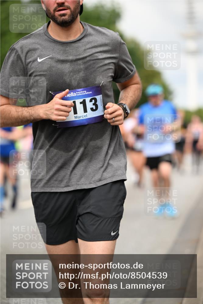 29.06.2025 - hella hamburg halbmarathon Dr. Thomas Lammeyer http://msf.ph/oto/8504539 29.06.2025 10:26:40 Kennedybrücke 1419, 1598, 2172, 2351, 2479, 3108, 3430, 3458, 3735, 3768, 3910, 3946, 3995, 4113, 4114, 4131, 4366, 4556, 4559, 4829, 4970, 5079, 6030, 6049, 6303, 6307, 6805, 6820, 6826, 6849, 6899, 6977, 7097, 7162, 7188, 7190, 7276, 7794, 7925, 8511, 8855, 8931, 9204, 9516, 9807, 10065, 10210, 10241, 10663, 10710, 10739, 10917, 10961, 11046 meine-sportfotos.de