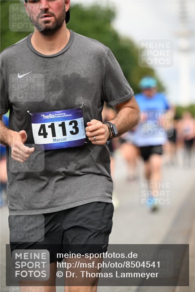 29.06.2025 - hella hamburg halbmarathon Dr. Thomas Lammeyer http://msf.ph/oto/8504541 29.06.2025 10:26:40 Kennedybrücke 1419, 1598, 2172, 2351, 2479, 3108, 3430, 3458, 3735, 3768, 3910, 3946, 3995, 4113, 4114, 4131, 4366, 4556, 4559, 4829, 4970, 5079, 6030, 6049, 6303, 6307, 6805, 6820, 6826, 6849, 6899, 6977, 7097, 7162, 7188, 7190, 7276, 7794, 7925, 8511, 8855, 8931, 9204, 9516, 9807, 10065, 10210, 10241, 10663, 10710, 10739, 10917, 10961, 11046 meine-sportfotos.de