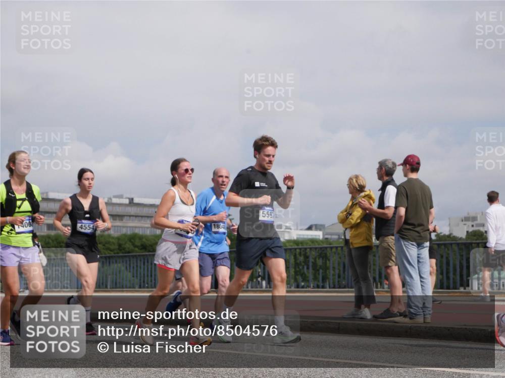 29.06.2025 - hella hamburg halbmarathon Luisa Fischer http://msf.ph/oto/8504576 29.06.2025 10:16:06 Kennedybrücke 1400, 4554, 18048, 5597, 1328, 4554, 5597, 5598, 8115, 8279, 9527, 10581 meine-sportfotos.de