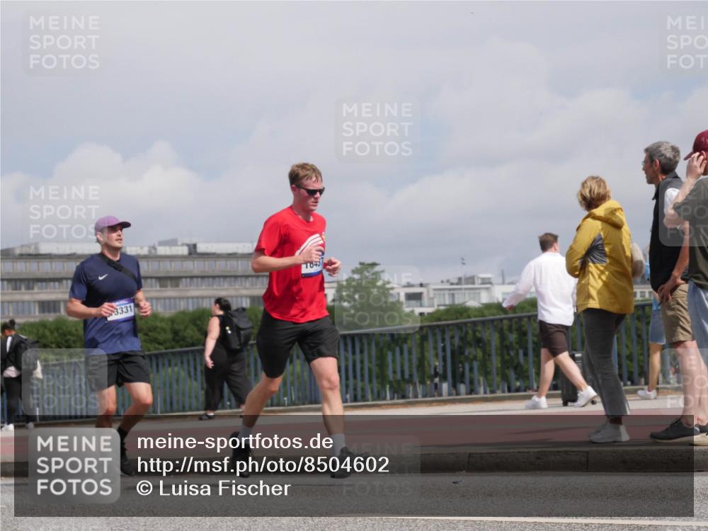 29.06.2025 - hella hamburg halbmarathon Luisa Fischer http://msf.ph/oto/8504602 29.06.2025 10:16:09 Kennedybrücke 043, 3331, 1007, 1328, 4554, 5597, 5598, 8115, 8279, 9527 meine-sportfotos.de