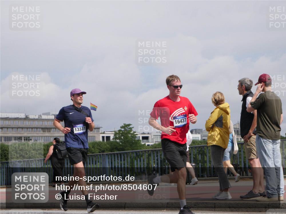 29.06.2025 - hella hamburg halbmarathon Luisa Fischer http://msf.ph/oto/8504607 29.06.2025 10:16:09 Kennedybrücke 13331, 16437, 1007, 1328, 4554, 5597, 5598, 8115, 8279, 9527 meine-sportfotos.de
