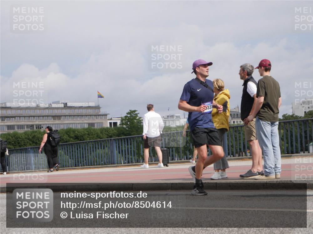 29.06.2025 - hella hamburg halbmarathon Luisa Fischer http://msf.ph/oto/8504614 29.06.2025 10:16:10 Kennedybrücke 331, 1007, 1328, 4554, 5597, 5598, 8115, 8279, 9527 meine-sportfotos.de