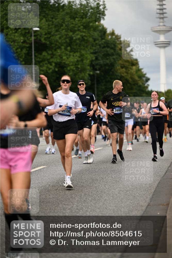 29.06.2025 - hella hamburg halbmarathon Dr. Thomas Lammeyer http://msf.ph/oto/8504615 29.06.2025 10:26:44 Kennedybrücke 1598, 2351, 2479, 2744, 2886, 3108, 3430, 3458, 3735, 3768, 3910, 3946, 3995, 4113, 4114, 4131, 4190, 4266, 4366, 4556, 4559, 4829, 4970, 5079, 6030, 6049, 6303, 6307, 6805, 6820, 6826, 6849, 6881, 6899, 6977, 7097, 7162, 7188, 7190, 7276, 7794, 7925, 8511, 8855, 8931, 9204, 9392, 9516, 10065, 10210, 10241, 10573, 10663, 10739, 10917, 10961, 11046 meine-sportfotos.de