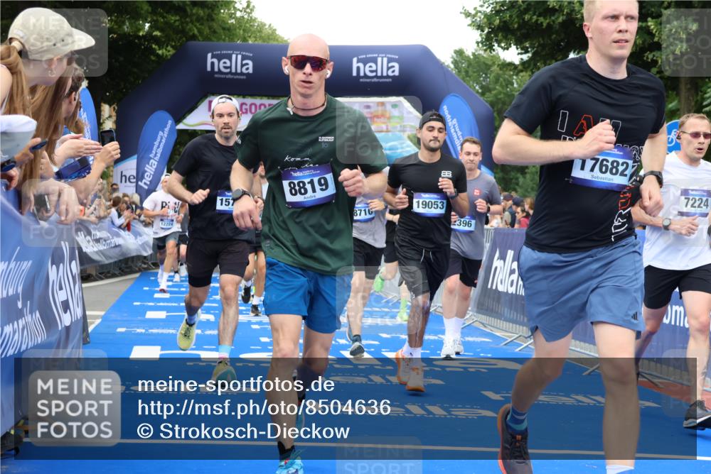 29.06.2025 - hella hamburg halbmarathon Strokosch-Dieckow http://msf.ph/oto/8504636 29.06.2025 10:51:45 Ziel 2396, 2818, 2823, 2880, 4297, 6286, 7224, 8710, 8819, 8856, 9793, 9959, 12224, 14012, 14458, 15427, 15496, 15727, 15831, 15899, 16907, 17682, 17815, 17962, 19020, 19053, 19137 meine-sportfotos.de