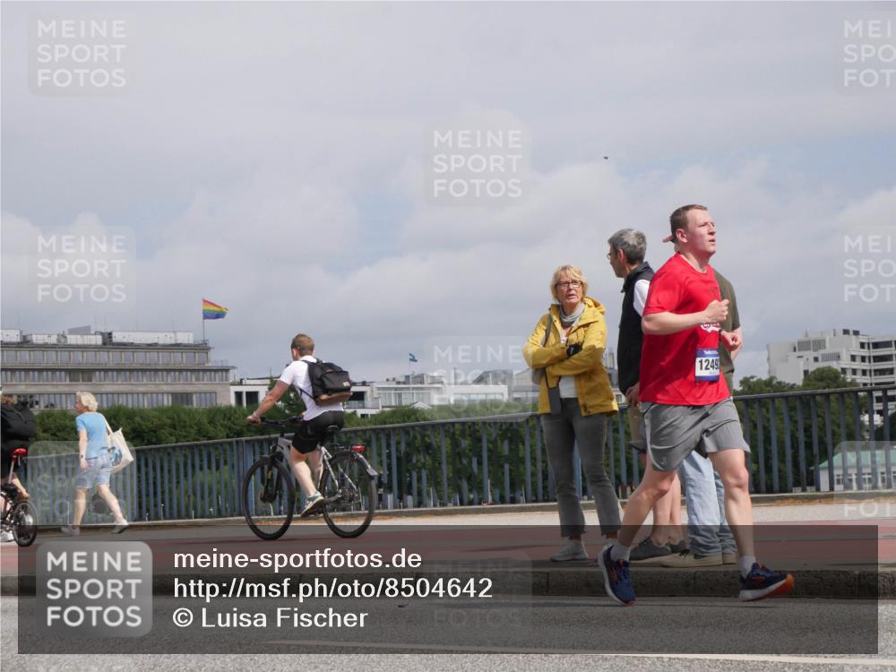 29.06.2025 - hella hamburg halbmarathon Luisa Fischer http://msf.ph/oto/8504642 29.06.2025 10:16:14 Kennedybrücke 1249, 1007, 1859, 2961, 3218, 3729, 4950, 6026, 7346, 8279, 8913, 9128 meine-sportfotos.de