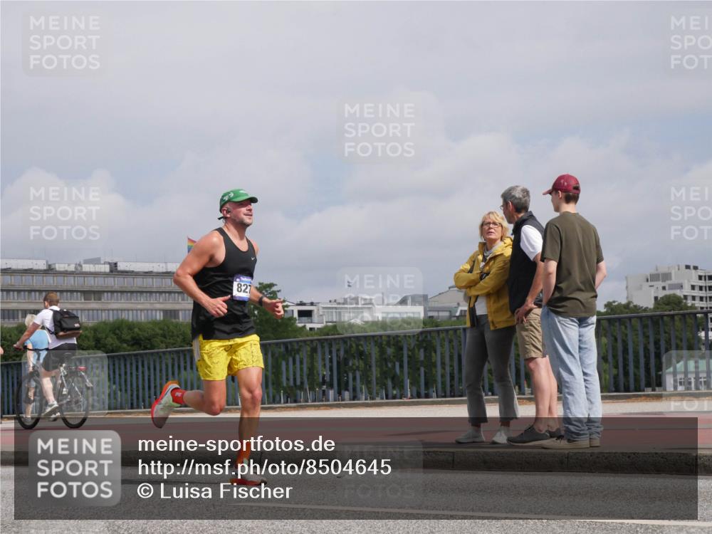 29.06.2025 - hella hamburg halbmarathon Luisa Fischer http://msf.ph/oto/8504645 29.06.2025 10:16:15 Kennedybrücke 827, 1007, 1859, 2961, 3218, 3729, 4950, 6026, 7346, 8279, 8913, 9128 meine-sportfotos.de
