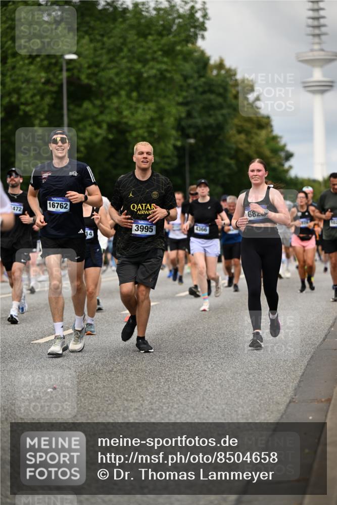 29.06.2025 - hella hamburg halbmarathon Dr. Thomas Lammeyer http://msf.ph/oto/8504658 29.06.2025 10:26:46 Kennedybrücke 1598, 2351, 2479, 2744, 2886, 3430, 3458, 3735, 3910, 3995, 4113, 4114, 4131, 4190, 4266, 4366, 4559, 4829, 4970, 6030, 6049, 6303, 6307, 6820, 6826, 6849, 6881, 6899, 6977, 7097, 7162, 7188, 7190, 7276, 7794, 7925, 8511, 8855, 8931, 9204, 9392, 9516, 10065, 10210, 10241, 10573, 10663, 10739, 10917, 10961, 11046 meine-sportfotos.de