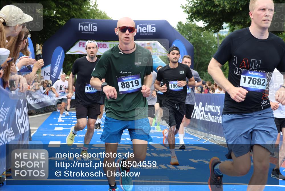 29.06.2025 - hella hamburg halbmarathon Strokosch-Dieckow http://msf.ph/oto/8504659 29.06.2025 10:51:45 Ziel 2396, 2818, 2823, 2880, 4297, 6286, 7224, 8710, 8819, 8856, 9793, 9959, 12224, 14012, 14458, 15427, 15496, 15727, 15831, 15899, 16907, 17682, 17815, 17962, 19020, 19053, 19137 meine-sportfotos.de