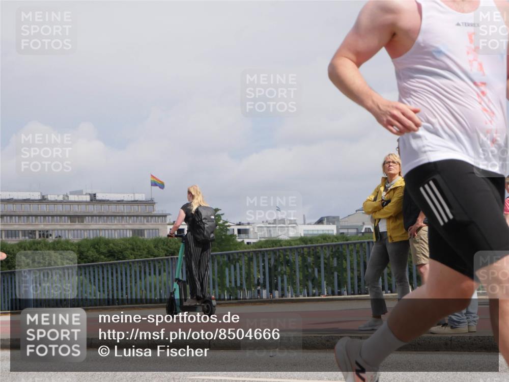 29.06.2025 - hella hamburg halbmarathon Luisa Fischer http://msf.ph/oto/8504666 29.06.2025 10:16:18 Kennedybrücke 1007, 1859, 2961, 2987, 3218, 3729, 4950, 5232, 6026, 7346, 8913, 9128 meine-sportfotos.de