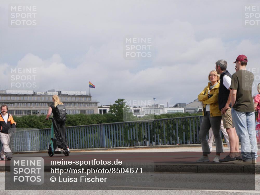 29.06.2025 - hella hamburg halbmarathon Luisa Fischer http://msf.ph/oto/8504671 29.06.2025 10:16:18 Kennedybrücke 1007, 1859, 2961, 2987, 3218, 3729, 4950, 5232, 6026, 7346, 8913, 9128 meine-sportfotos.de