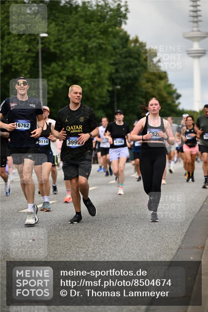 29.06.2025 - hella hamburg halbmarathon Dr. Thomas Lammeyer http://msf.ph/oto/8504674 29.06.2025 10:26:46 Kennedybrücke 1598, 2351, 2479, 2744, 2886, 3430, 3458, 3735, 3910, 3995, 4113, 4114, 4131, 4190, 4266, 4366, 4559, 4829, 4970, 6030, 6049, 6303, 6307, 6820, 6826, 6849, 6881, 6899, 6977, 7097, 7162, 7188, 7190, 7276, 7794, 7925, 8511, 8855, 8931, 9204, 9392, 9516, 10065, 10210, 10241, 10573, 10663, 10739, 10917, 10961, 11046 meine-sportfotos.de
