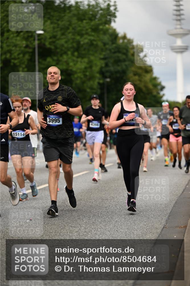 29.06.2025 - hella hamburg halbmarathon Dr. Thomas Lammeyer http://msf.ph/oto/8504684 29.06.2025 10:26:47 Kennedybrücke 1598, 2351, 2479, 2744, 2886, 3430, 3458, 3910, 3995, 4113, 4114, 4131, 4190, 4266, 4366, 4559, 4829, 4970, 6049, 6303, 6307, 6820, 6826, 6849, 6881, 6899, 6977, 7097, 7162, 7188, 7190, 7276, 7794, 7925, 8511, 8855, 8931, 9204, 9392, 10065, 10210, 10241, 10573, 10663, 10739, 10917, 10961, 11046 meine-sportfotos.de