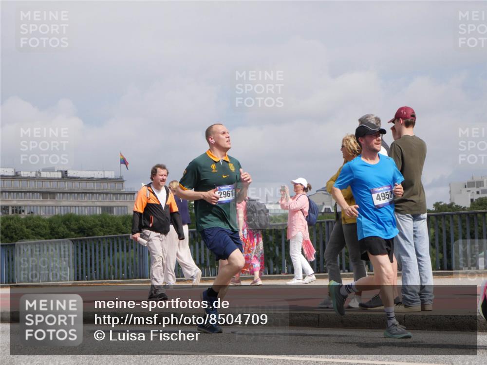 29.06.2025 - hella hamburg halbmarathon Luisa Fischer http://msf.ph/oto/8504709 29.06.2025 10:16:22 Kennedybrücke 2961, 4950, 1859, 2055, 2961, 2987, 3218, 3729, 4950, 5232, 6026, 7346, 7460, 8913, 9128 meine-sportfotos.de