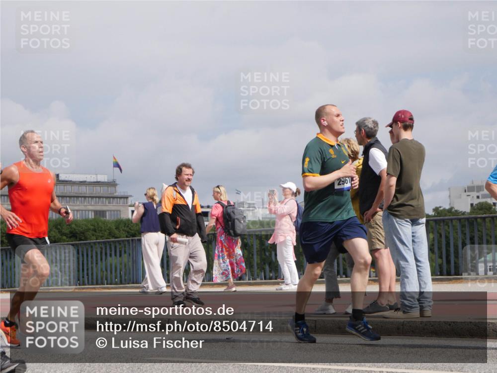 29.06.2025 - hella hamburg halbmarathon Luisa Fischer http://msf.ph/oto/8504714 29.06.2025 10:16:23 Kennedybrücke 2961, 1859, 2055, 2359, 2961, 2987, 3218, 3729, 4950, 5232, 6026, 7346, 7460, 8913, 9128 meine-sportfotos.de