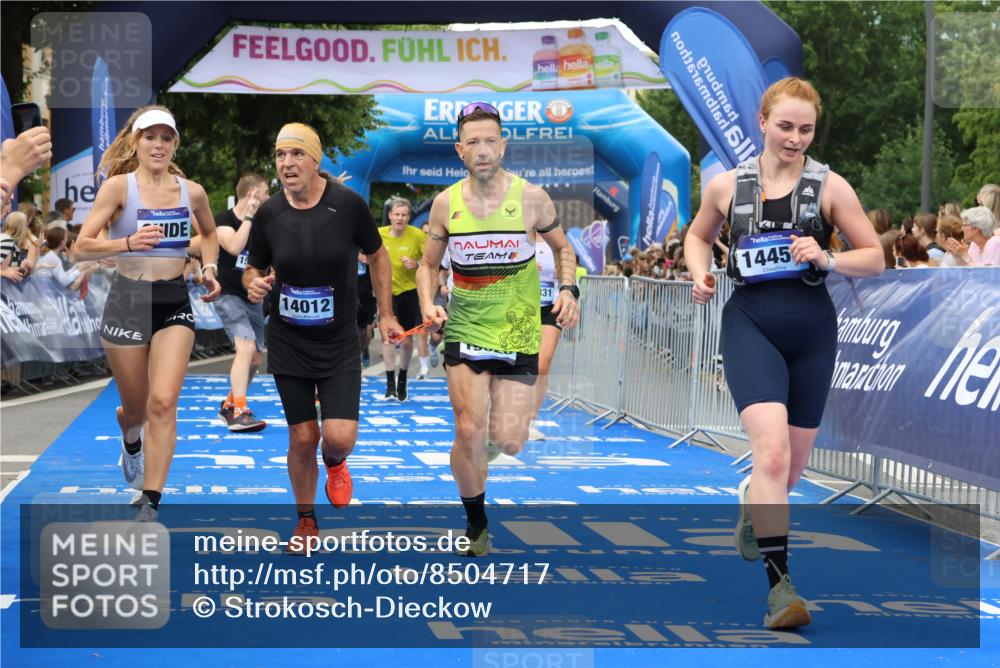29.06.2025 - hella hamburg halbmarathon Strokosch-Dieckow http://msf.ph/oto/8504717 29.06.2025 10:51:39 Ziel 2396, 5008, 6286, 7224, 8710, 8819, 10691, 12224, 13327, 14012, 14458, 15496, 15727, 15831, 15899, 17682, 19007, 19020, 19053 meine-sportfotos.de