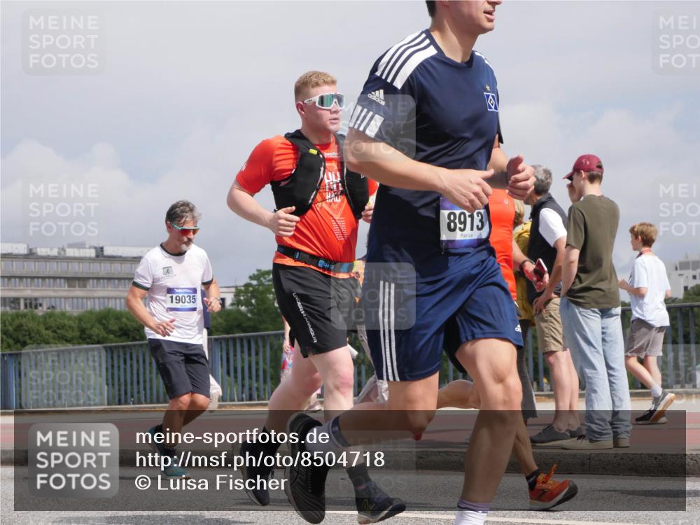 29.06.2025 - hella hamburg halbmarathon Luisa Fischer http://msf.ph/oto/8504718 29.06.2025 10:16:23 Kennedybrücke 19035, 8913, 8, 1859, 2055, 2359, 2961, 2987, 3218, 3729, 4950, 5232, 6026, 7346, 7460, 8913, 9128 meine-sportfotos.de