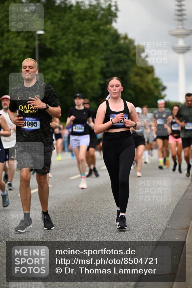 29.06.2025 - hella hamburg halbmarathon Dr. Thomas Lammeyer http://msf.ph/oto/8504721 29.06.2025 10:26:47 Kennedybrücke 1598, 2351, 2479, 2744, 2886, 3430, 3458, 3910, 3995, 4113, 4114, 4131, 4190, 4266, 4366, 4559, 4829, 4970, 6049, 6303, 6307, 6820, 6826, 6849, 6881, 6899, 6977, 7097, 7162, 7188, 7190, 7276, 7794, 7925, 8511, 8855, 8931, 9204, 9392, 10065, 10210, 10241, 10573, 10663, 10739, 10917, 10961, 11046 meine-sportfotos.de