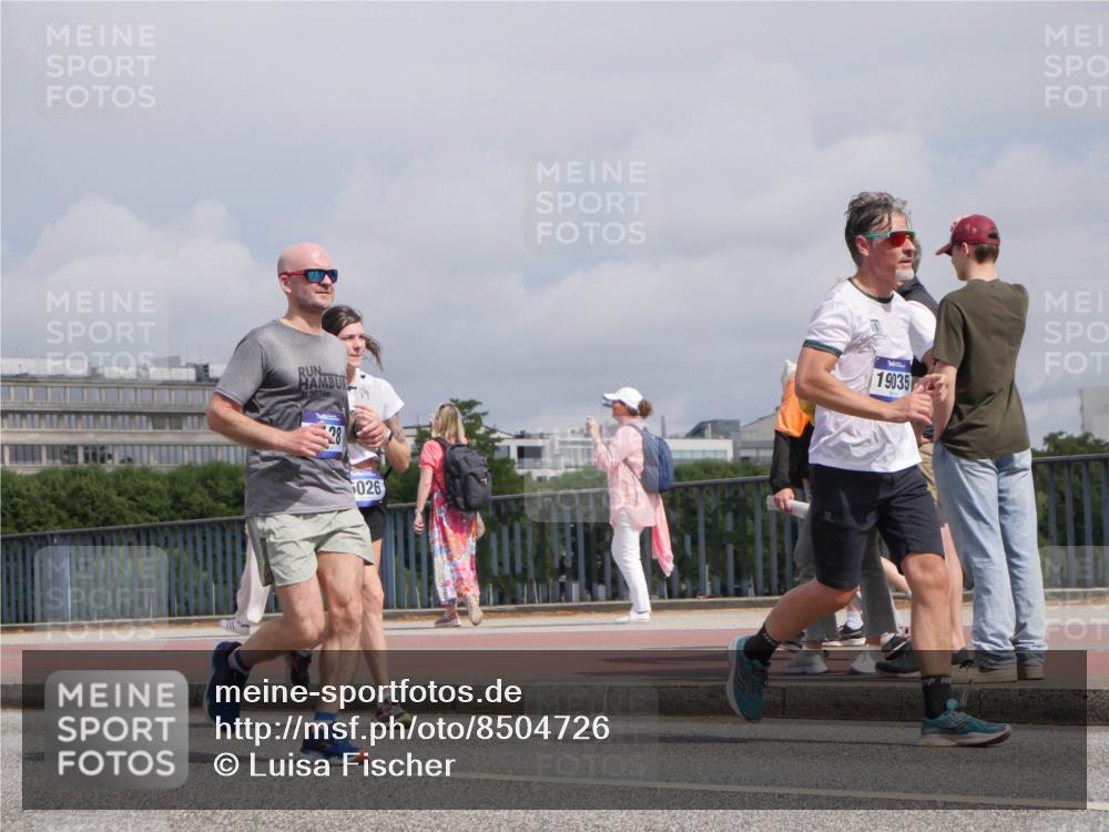 29.06.2025 - hella hamburg halbmarathon Luisa Fischer http://msf.ph/oto/8504726 29.06.2025 10:16:24 Kennedybrücke 21, 0975, 28, 6026, 19035, 1859, 2055, 2359, 2961, 2987, 3218, 3729, 4950, 5232, 6026, 7346, 7460, 8913, 9128 meine-sportfotos.de