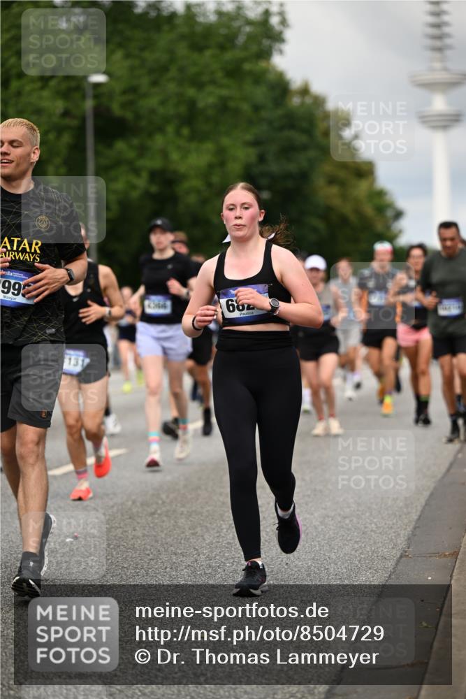 29.06.2025 - hella hamburg halbmarathon Dr. Thomas Lammeyer http://msf.ph/oto/8504729 29.06.2025 10:26:48 Kennedybrücke 1598, 2351, 2479, 2744, 2886, 3430, 3458, 3600, 3910, 3995, 4113, 4114, 4131, 4190, 4266, 4366, 4559, 4829, 4970, 6049, 6303, 6307, 6820, 6826, 6849, 6881, 6899, 6977, 7097, 7162, 7188, 7190, 7276, 7925, 8511, 8855, 8931, 9392, 10065, 10210, 10241, 10573, 10663, 10739, 10917, 10961, 11046 meine-sportfotos.de