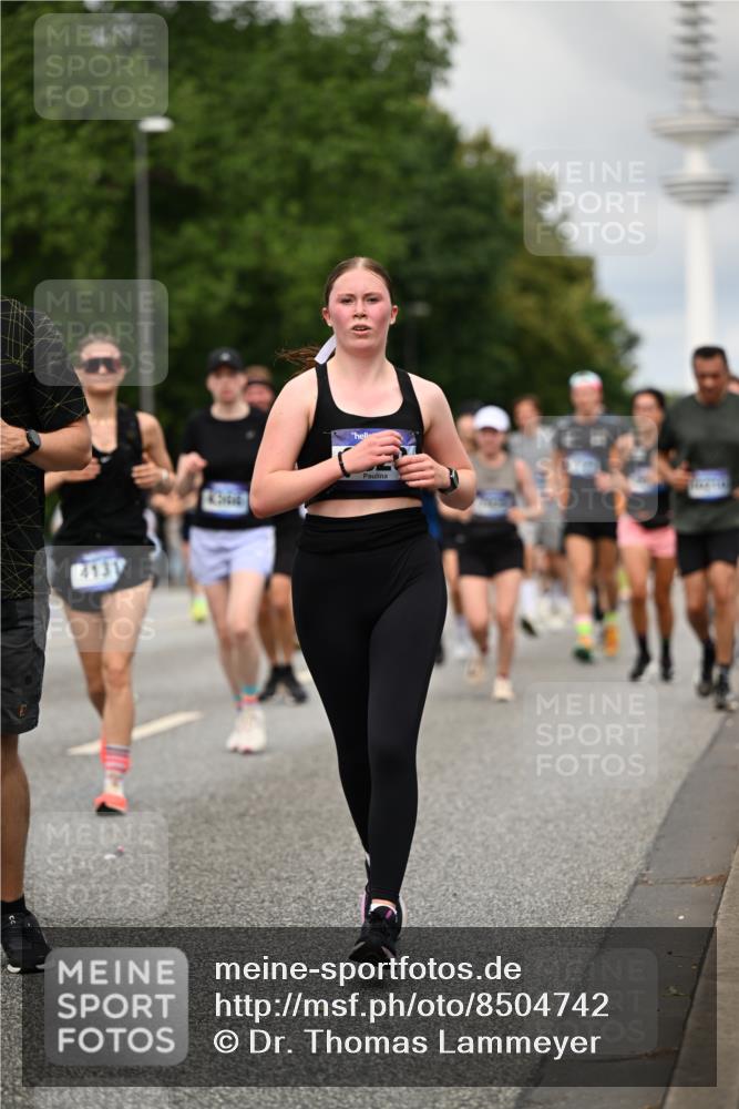 29.06.2025 - hella hamburg halbmarathon Dr. Thomas Lammeyer http://msf.ph/oto/8504742 29.06.2025 10:26:48 Kennedybrücke 1598, 2351, 2479, 2744, 2886, 3430, 3458, 3600, 3910, 3995, 4113, 4114, 4131, 4190, 4266, 4366, 4559, 4829, 4970, 6049, 6303, 6307, 6820, 6826, 6849, 6881, 6899, 6977, 7097, 7162, 7188, 7190, 7276, 7925, 8511, 8855, 8931, 9392, 10065, 10210, 10241, 10573, 10663, 10739, 10917, 10961, 11046 meine-sportfotos.de