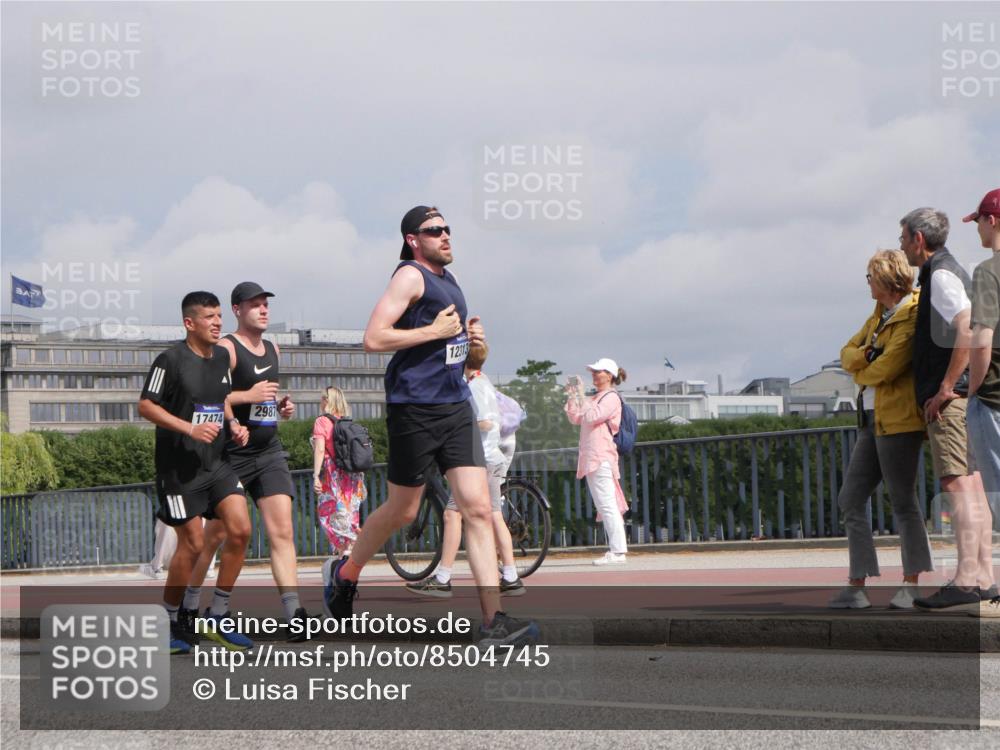 29.06.2025 - hella hamburg halbmarathon Luisa Fischer http://msf.ph/oto/8504745 29.06.2025 10:16:27 Kennedybrücke 17474, 2981, 12313, 2055, 2359, 2904, 2987, 5232, 6026, 6207, 7460, 9128 meine-sportfotos.de