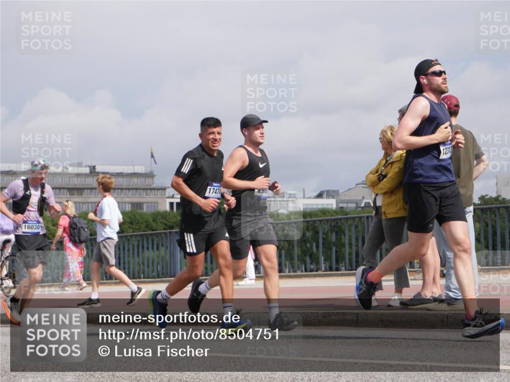 29.06.2025 - hella hamburg halbmarathon Luisa Fischer http://msf.ph/oto/8504751 29.06.2025 10:16:28 Kennedybrücke 16030, 2981, 17474, 12313, 2055, 2359, 2721, 2904, 2987, 5232, 6207, 7460, 9612 meine-sportfotos.de