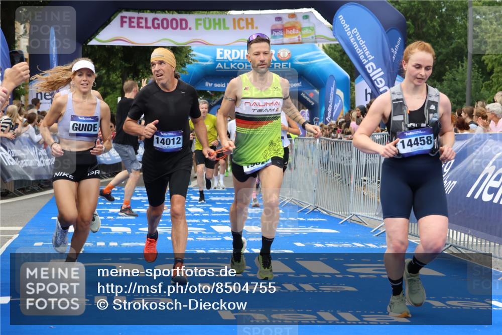 29.06.2025 - hella hamburg halbmarathon Strokosch-Dieckow http://msf.ph/oto/8504755 29.06.2025 10:51:39 Ziel 2396, 5008, 6286, 7224, 8710, 8819, 10691, 12224, 13327, 14012, 14458, 15496, 15727, 15831, 15899, 17682, 19007, 19020, 19053 meine-sportfotos.de