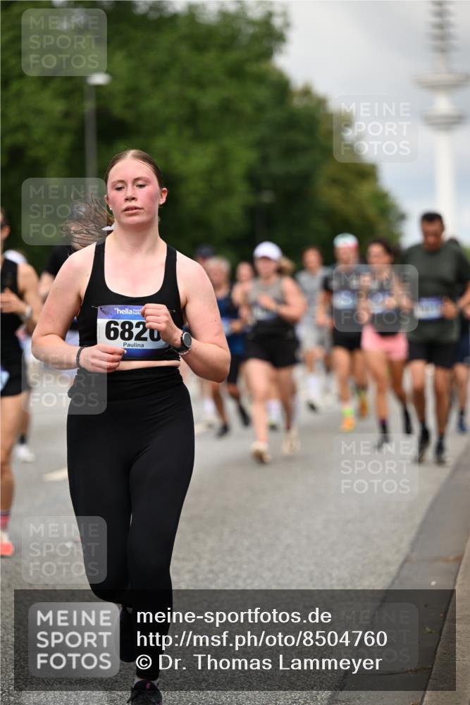 29.06.2025 - hella hamburg halbmarathon Dr. Thomas Lammeyer http://msf.ph/oto/8504760 29.06.2025 10:26:49 Kennedybrücke 1598, 2351, 2479, 2744, 2886, 3430, 3458, 3600, 3910, 3995, 4113, 4131, 4190, 4266, 4366, 4559, 4829, 4970, 6048, 6049, 6303, 6307, 6820, 6826, 6881, 6899, 6977, 7097, 7162, 7188, 7190, 7276, 7925, 8511, 8855, 8931, 9392, 10065, 10210, 10241, 10432, 10573, 10663, 10739, 10917, 11046 meine-sportfotos.de