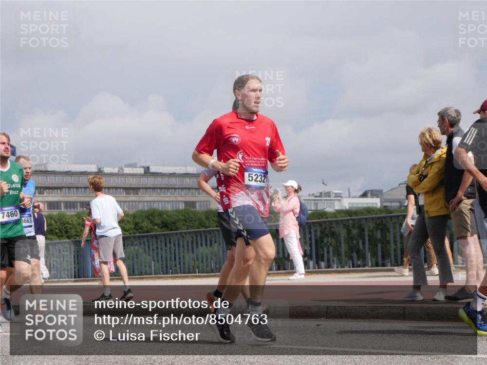 29.06.2025 - hella hamburg halbmarathon Luisa Fischer http://msf.ph/oto/8504763 29.06.2025 10:16:29 Kennedybrücke 7460, 5663, 5232, 2055, 2359, 2721, 2904, 2987, 5232, 6207, 7460, 9612 meine-sportfotos.de