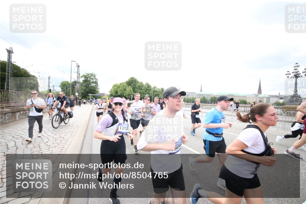 29.06.2025 - hella hamburg halbmarathon Jannik Wohlers http://msf.ph/oto/8504765 29.06.2025 10:59:49 Lombardsbrücke 1528, 1714, 1891, 1967, 2177, 2742, 2837, 2992, 3054, 3080, 3355, 3356, 3386, 3628, 3818, 4160, 4208, 4508, 4755, 4934, 5371, 5372, 5813, 6552, 6655, 6847, 6949, 7726, 7987, 8041, 8129, 8288, 8649, 8650, 8683, 8818, 8969, 8972, 9194, 9216, 9241, 9249, 9363, 9459, 9498, 9522, 9630, 10069, 10151, 10260, 10499, 10711, 10725, 10728, 10730, 10773, 10774, 11006, 11007, 11105, 11706, 11933, 12547, 13107, 13125, 13133, 13541 meine-sportfotos.de