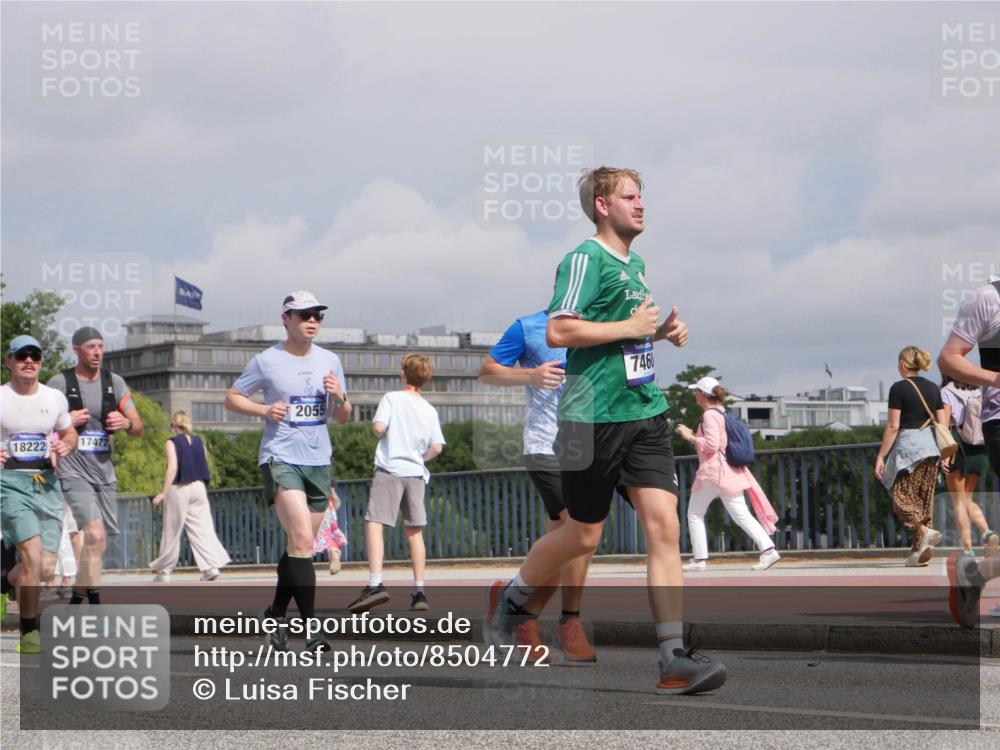29.06.2025 - hella hamburg halbmarathon Luisa Fischer http://msf.ph/oto/8504772 29.06.2025 10:16:30 Kennedybrücke 18222, 17472, 2055, 7460, 1939, 2055, 2359, 2721, 2904, 2987, 5232, 6207, 7460, 9612 meine-sportfotos.de