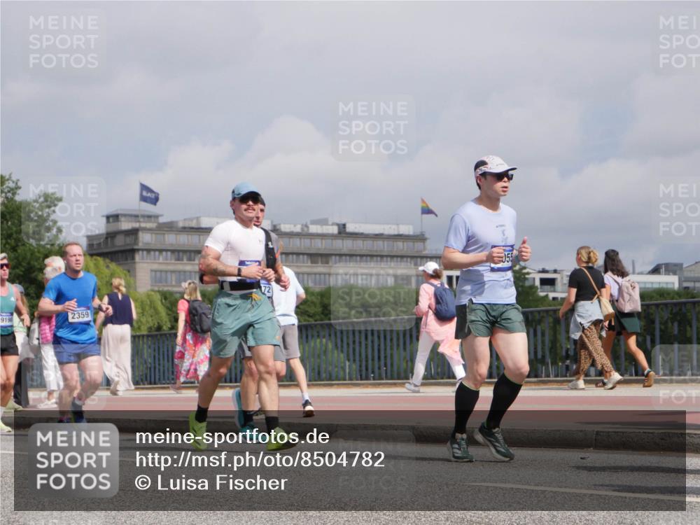 29.06.2025 - hella hamburg halbmarathon Luisa Fischer http://msf.ph/oto/8504782 29.06.2025 10:16:31 Kennedybrücke 9190, 2359, 55, 1194, 1939, 2055, 2359, 2721, 2904, 2987, 5232, 6207, 7460, 9612 meine-sportfotos.de