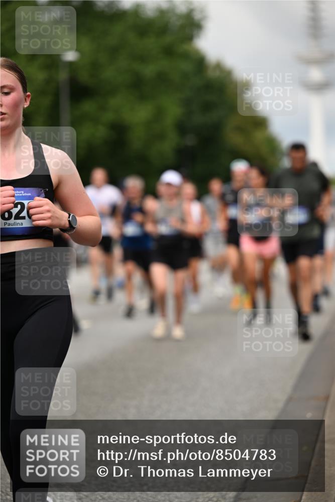 29.06.2025 - hella hamburg halbmarathon Dr. Thomas Lammeyer http://msf.ph/oto/8504783 29.06.2025 10:26:49 Kennedybrücke 1598, 2351, 2479, 2744, 2886, 3430, 3458, 3600, 3910, 3995, 4113, 4131, 4190, 4266, 4366, 4559, 4829, 4970, 6048, 6049, 6303, 6307, 6820, 6826, 6881, 6899, 6977, 7097, 7162, 7188, 7190, 7276, 7925, 8511, 8855, 8931, 9392, 10065, 10210, 10241, 10432, 10573, 10663, 10739, 10917, 11046 meine-sportfotos.de
