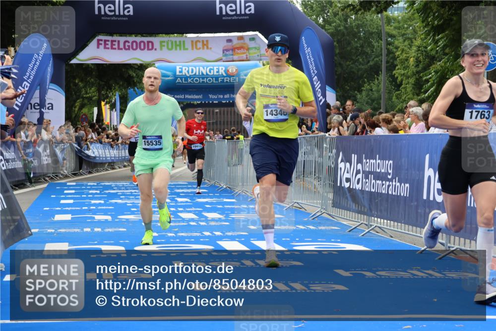 29.06.2025 - hella hamburg halbmarathon Strokosch-Dieckow http://msf.ph/oto/8504803 29.06.2025 10:41:45 Ziel 1169, 1512, 1763, 7092, 9640, 10415, 11765, 14346, 15521, 15535, 15935 meine-sportfotos.de