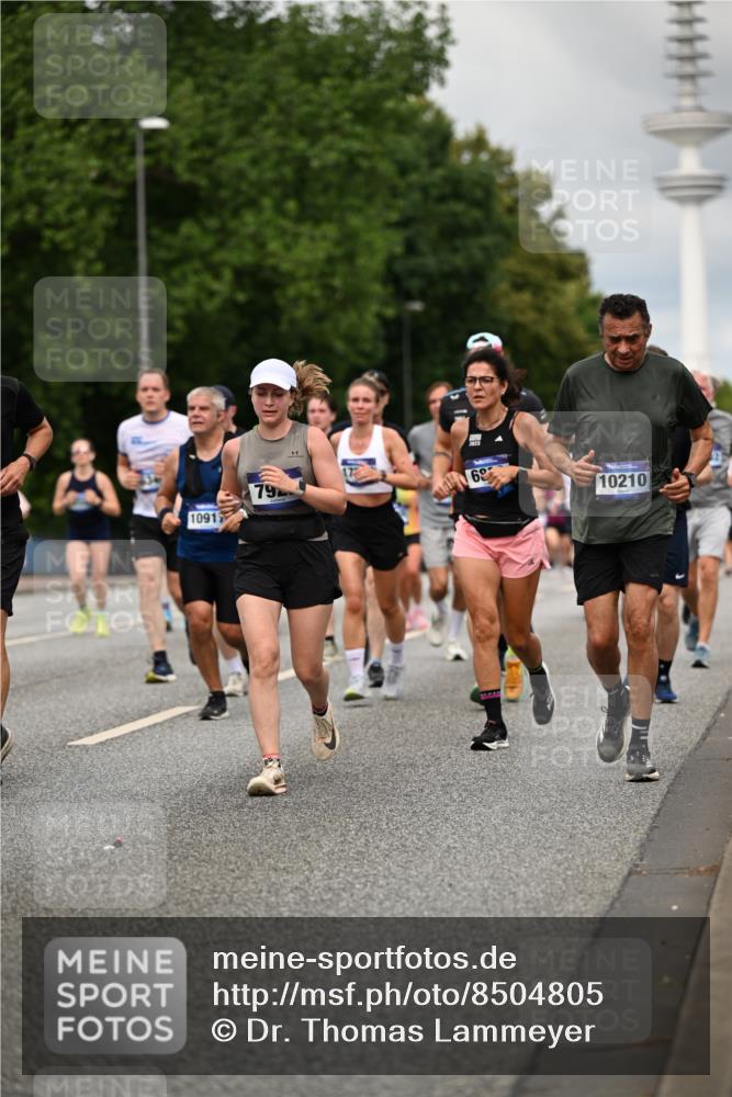29.06.2025 - hella hamburg halbmarathon Dr. Thomas Lammeyer http://msf.ph/oto/8504805 29.06.2025 10:26:50 Kennedybrücke 1598, 2351, 2479, 2744, 2886, 3430, 3458, 3600, 3601, 3910, 3995, 4113, 4131, 4190, 4266, 4366, 4559, 4829, 4970, 6048, 6049, 6307, 6820, 6826, 6881, 6899, 6977, 7097, 7188, 7190, 7276, 7925, 8511, 8855, 8931, 9392, 10065, 10210, 10432, 10573, 10739, 10917, 11046 meine-sportfotos.de