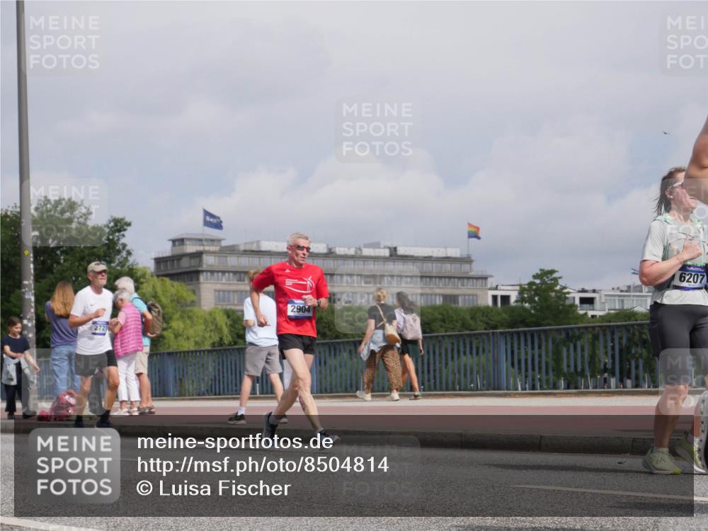 29.06.2025 - hella hamburg halbmarathon Luisa Fischer http://msf.ph/oto/8504814 29.06.2025 10:16:34 Kennedybrücke 2721, 2904, 6207, 1194, 1939, 2055, 2359, 2721, 2904, 4001, 6207, 7460, 7913, 9612, 9631 meine-sportfotos.de