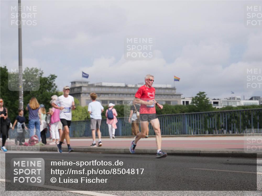 29.06.2025 - hella hamburg halbmarathon Luisa Fischer http://msf.ph/oto/8504817 29.06.2025 10:16:35 Kennedybrücke 2721, 1194, 1939, 2359, 2721, 2904, 4001, 4795, 5631, 6207, 7913, 9612, 9631 meine-sportfotos.de
