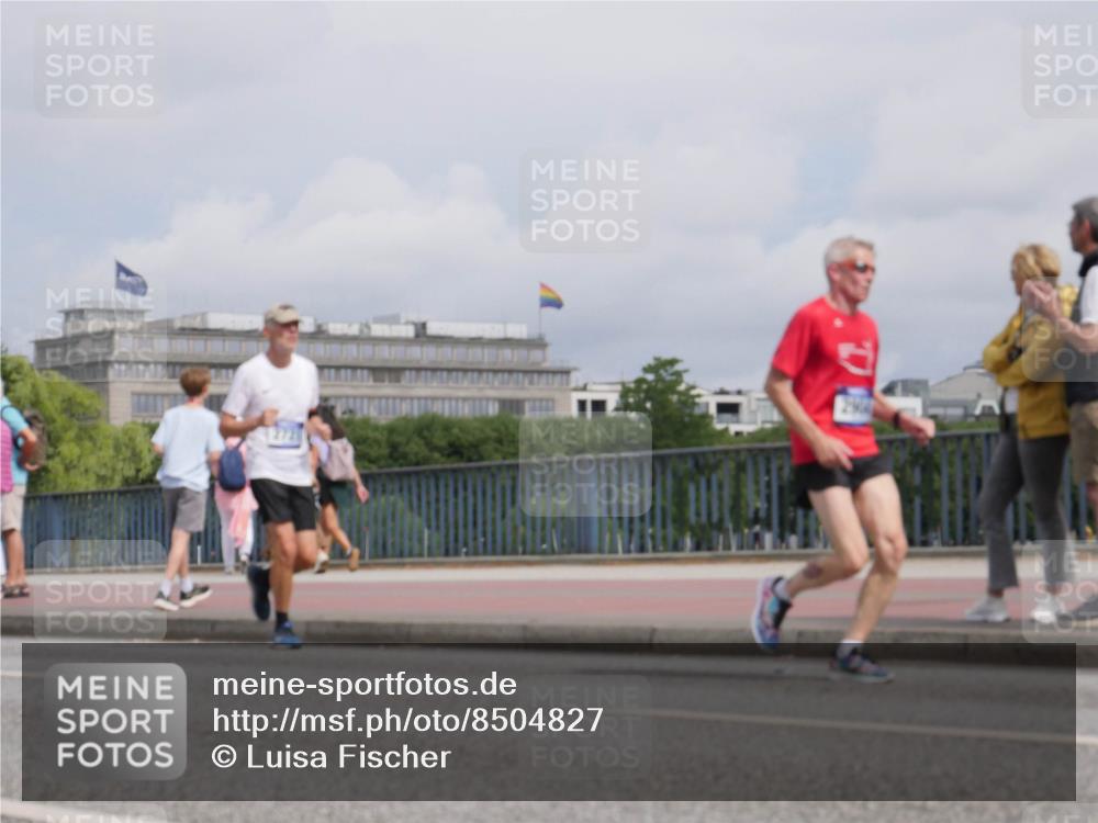 29.06.2025 - hella hamburg halbmarathon Luisa Fischer http://msf.ph/oto/8504827 29.06.2025 10:16:36 Kennedybrücke 1194, 1939, 2359, 2721, 2904, 4001, 4795, 5631, 6207, 7913, 9612, 9631 meine-sportfotos.de
