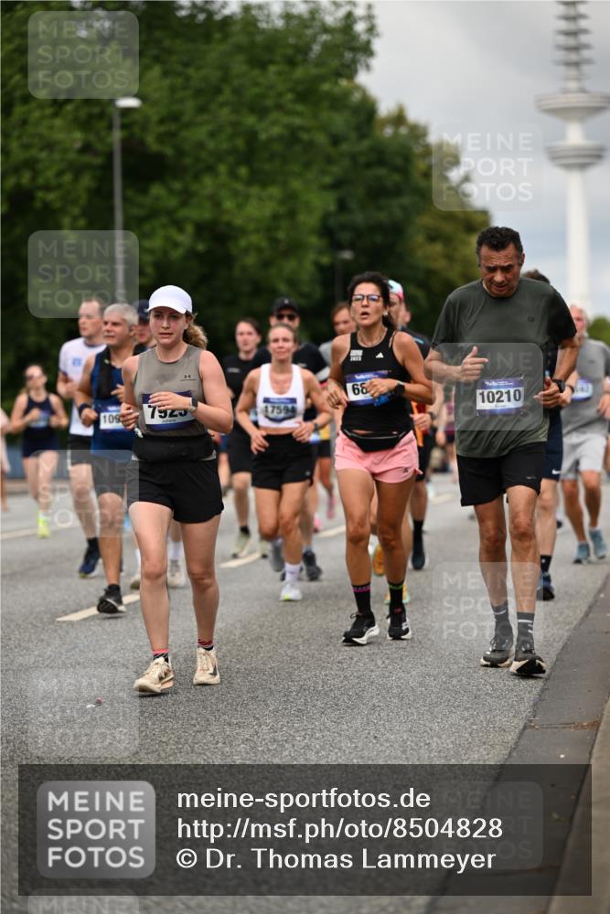29.06.2025 - hella hamburg halbmarathon Dr. Thomas Lammeyer http://msf.ph/oto/8504828 29.06.2025 10:26:51 Kennedybrücke 2351, 2479, 2744, 2886, 3430, 3600, 3601, 3910, 3995, 4113, 4131, 4190, 4266, 4366, 4559, 4829, 4970, 6048, 6049, 6307, 6820, 6826, 6881, 6899, 7097, 7188, 7190, 7276, 7925, 8511, 8855, 8931, 9392, 10065, 10210, 10432, 10573, 10739, 10917, 11046 meine-sportfotos.de