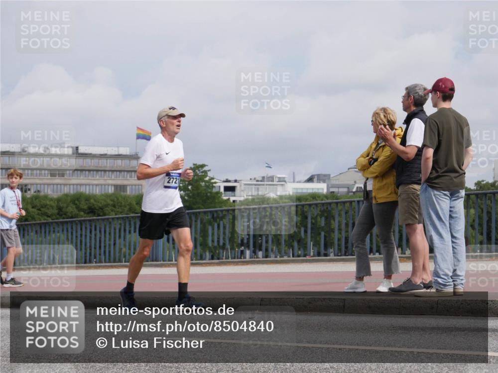 29.06.2025 - hella hamburg halbmarathon Luisa Fischer http://msf.ph/oto/8504840 29.06.2025 10:16:36 Kennedybrücke 2721, 1194, 1939, 2359, 2721, 2904, 4001, 4795, 5631, 6207, 7913, 9612, 9631 meine-sportfotos.de