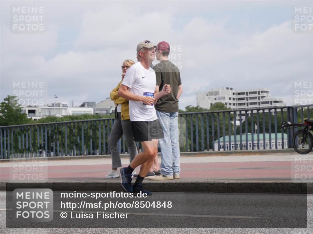 29.06.2025 - hella hamburg halbmarathon Luisa Fischer http://msf.ph/oto/8504848 29.06.2025 10:16:37 Kennedybrücke 1194, 1939, 2721, 2904, 4001, 4795, 5631, 6207, 7913, 9612, 9631 meine-sportfotos.de