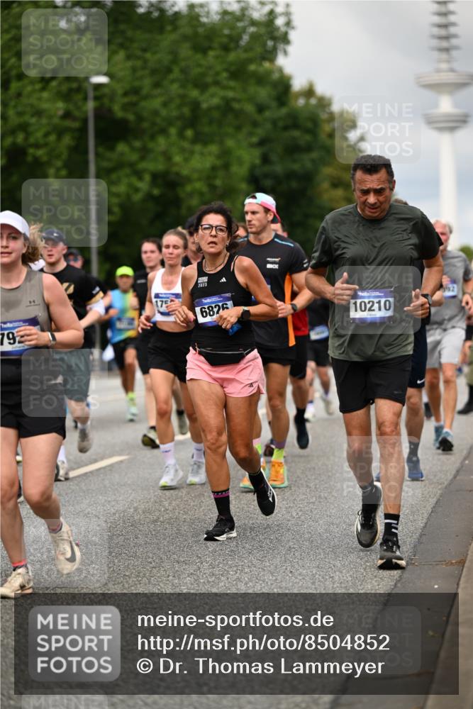 29.06.2025 - hella hamburg halbmarathon Dr. Thomas Lammeyer http://msf.ph/oto/8504852 29.06.2025 10:26:52 Kennedybrücke 2351, 2479, 2744, 2886, 3430, 3600, 3601, 3910, 3995, 4131, 4190, 4266, 4366, 4559, 4829, 4970, 6048, 6049, 6307, 6820, 6826, 6881, 6899, 7188, 7190, 7276, 7925, 8511, 8855, 8931, 9392, 10065, 10210, 10432, 10573, 10739, 10917, 11046 meine-sportfotos.de