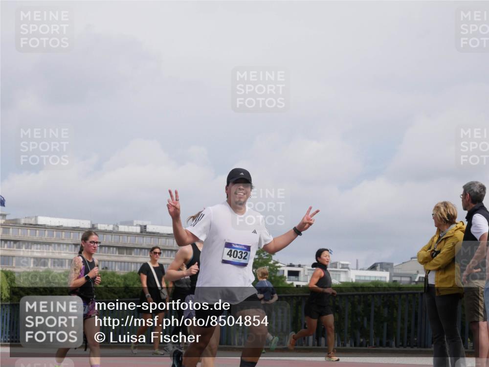 29.06.2025 - hella hamburg halbmarathon Luisa Fischer http://msf.ph/oto/8504854 29.06.2025 10:16:51 Kennedybrücke 1747, 4032, 1747, 2891, 4032, 4962, 5719, 7462, 8673, 9141, 9886, 10442, 10443 meine-sportfotos.de