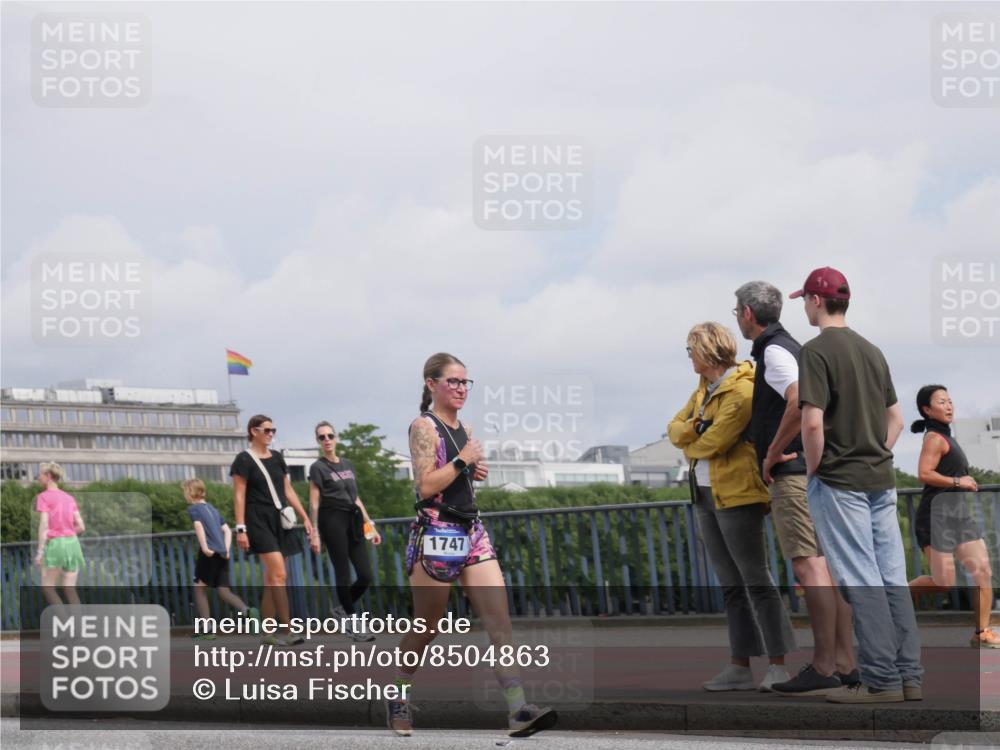 29.06.2025 - hella hamburg halbmarathon Luisa Fischer http://msf.ph/oto/8504863 29.06.2025 10:16:53 Kennedybrücke 1747, 1747, 4032, 4962, 5719, 8673, 9141, 9886, 10442, 10443 meine-sportfotos.de