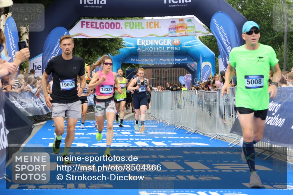 29.06.2025 - hella hamburg halbmarathon Strokosch-Dieckow http://msf.ph/oto/8504866 29.06.2025 10:51:35 Ziel 1335, 5008, 7943, 10691, 13327, 13403, 14012, 14458, 15496, 15899, 19007, 19020 meine-sportfotos.de