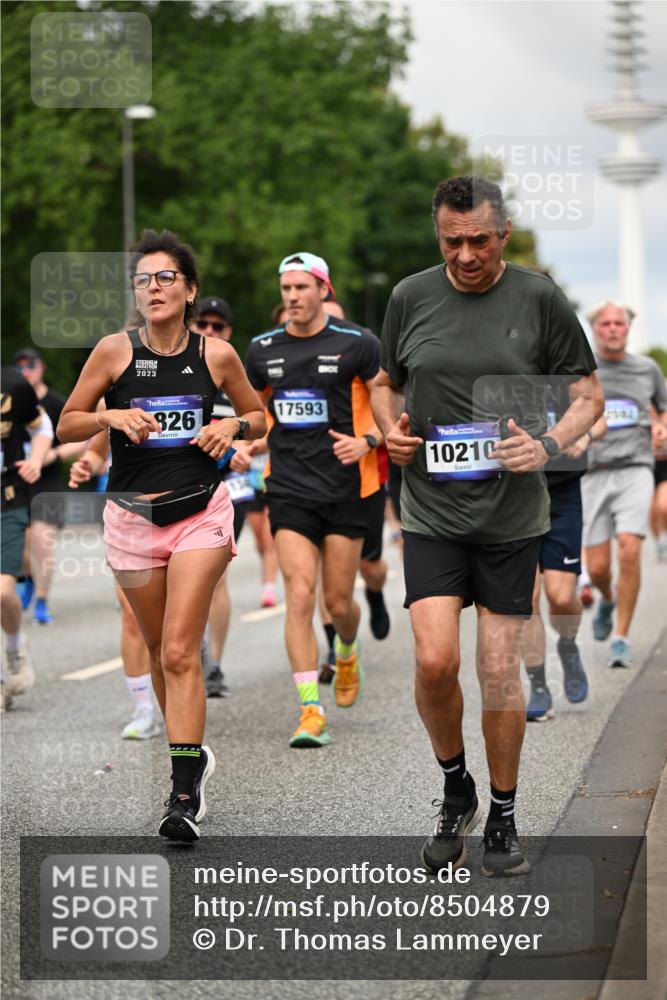 29.06.2025 - hella hamburg halbmarathon Dr. Thomas Lammeyer http://msf.ph/oto/8504879 29.06.2025 10:26:53 Kennedybrücke 2351, 2479, 2744, 2886, 3430, 3600, 3601, 3910, 3995, 4131, 4190, 4266, 4366, 4559, 4970, 6048, 6049, 6307, 6820, 6826, 6881, 6899, 7188, 7190, 7276, 7925, 8511, 8855, 8931, 9392, 10065, 10210, 10432, 10573, 10739, 10917, 11046 meine-sportfotos.de