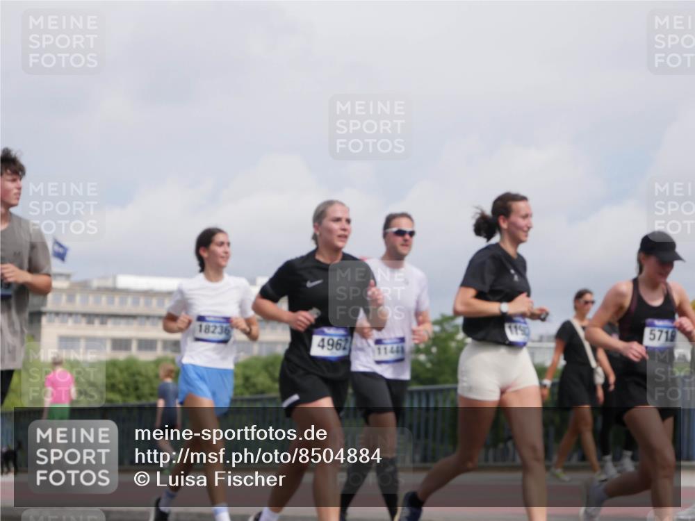 29.06.2025 - hella hamburg halbmarathon Luisa Fischer http://msf.ph/oto/8504884 29.06.2025 10:16:55 Kennedybrücke 1750, 18236, 5719, 4962, 1747, 4962, 5719, 6089, 9141, 9886 meine-sportfotos.de