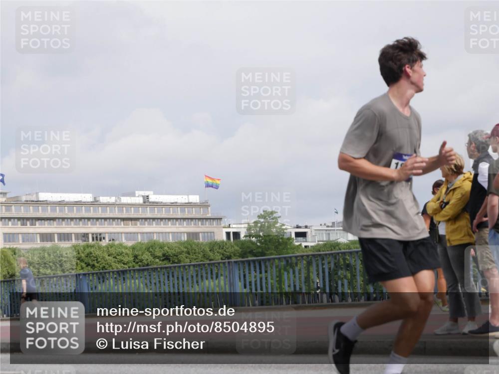 29.06.2025 - hella hamburg halbmarathon Luisa Fischer http://msf.ph/oto/8504895 29.06.2025 10:16:57 Kennedybrücke 1747, 4962, 5719, 6089, 8001, 9141, 9845 meine-sportfotos.de