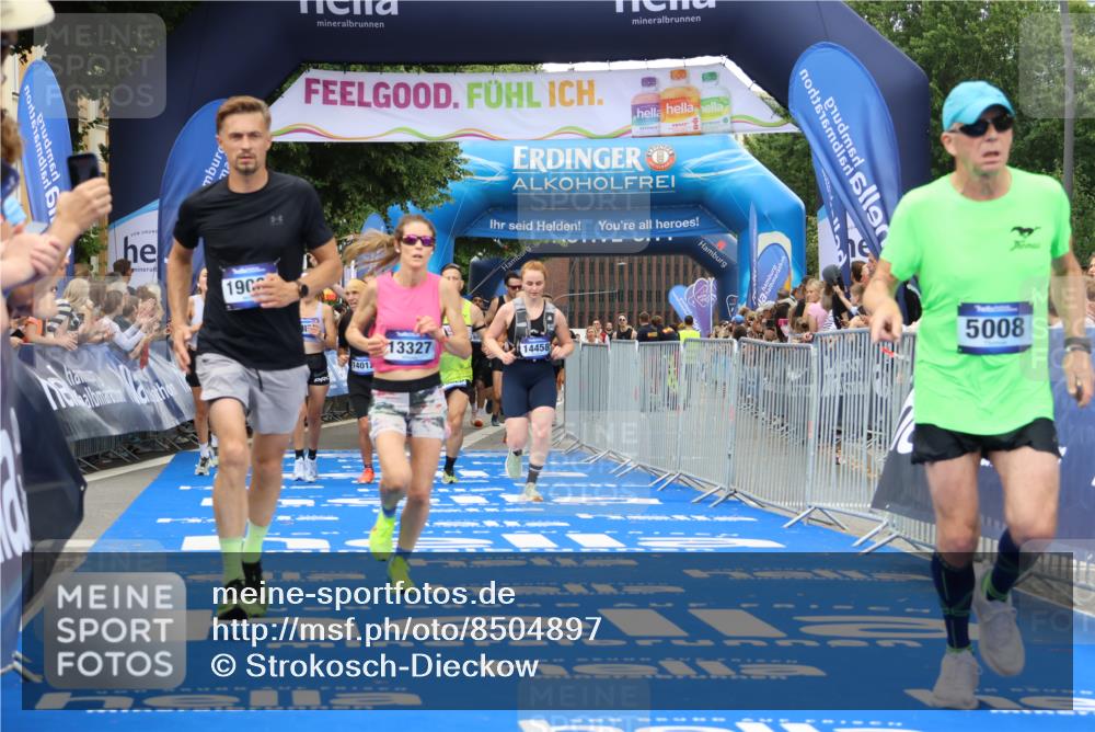 29.06.2025 - hella hamburg halbmarathon Strokosch-Dieckow http://msf.ph/oto/8504897 29.06.2025 10:51:35 Ziel 1335, 5008, 7943, 10691, 13327, 13403, 14012, 14458, 15496, 15899, 19007, 19020 meine-sportfotos.de