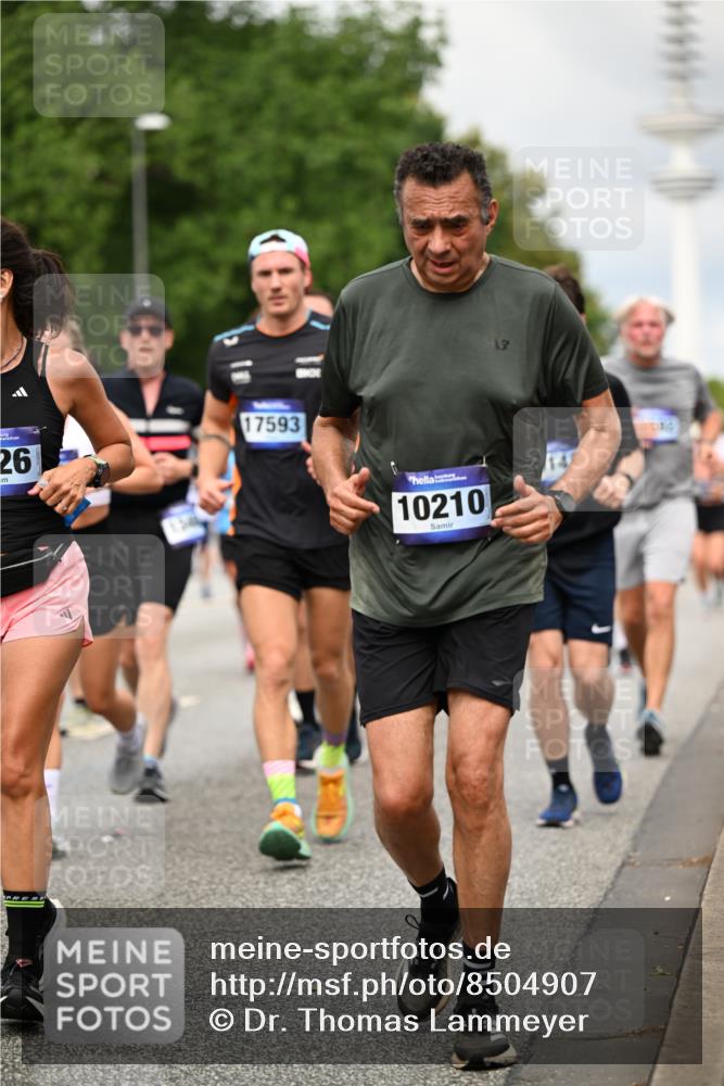29.06.2025 - hella hamburg halbmarathon Dr. Thomas Lammeyer http://msf.ph/oto/8504907 29.06.2025 10:26:53 Kennedybrücke 2351, 2479, 2744, 2886, 3430, 3600, 3601, 3910, 3995, 4131, 4190, 4266, 4366, 4559, 4970, 6048, 6049, 6307, 6820, 6826, 6881, 6899, 7188, 7190, 7276, 7925, 8511, 8855, 8931, 9392, 10065, 10210, 10432, 10573, 10739, 10917, 11046 meine-sportfotos.de